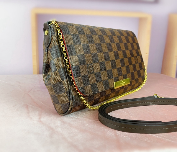 ルイヴィトンバッグ背面デザイン